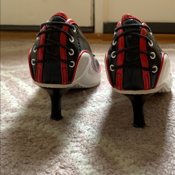 Pointed toes and criss cross back heels size 37. - Picture 4 of 7